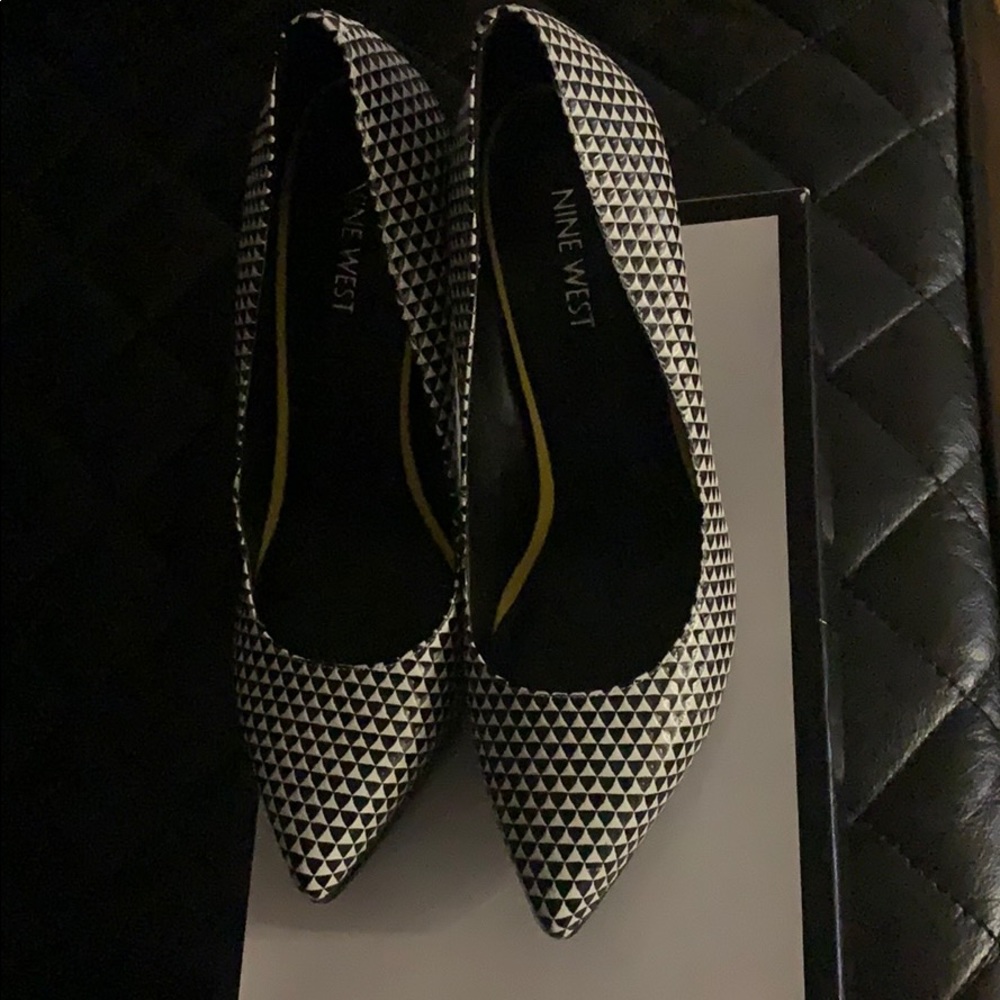 Shoes - Picture 4 of 4